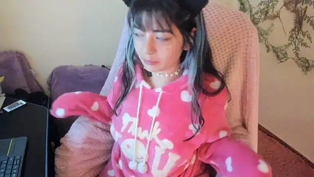 Sammysammy  online show from October 6, 2025, 5:05 am