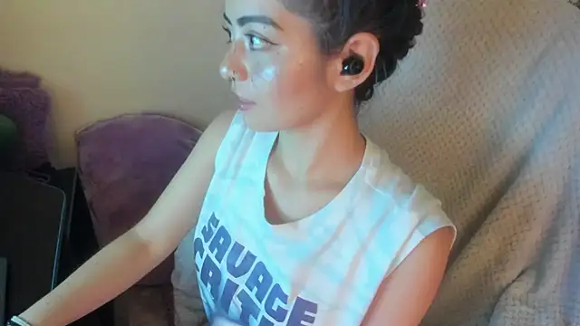 Sammysammy  online show from November 19, 2025, 7:08 am