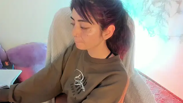 Sammysammy  online show from December 15, 2025, 10:08 am