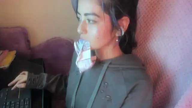 Sammysammy  online show from April 21, 2026, 7:25 am