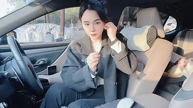 orla2021 online show from January 8, 2025, 12:06 am