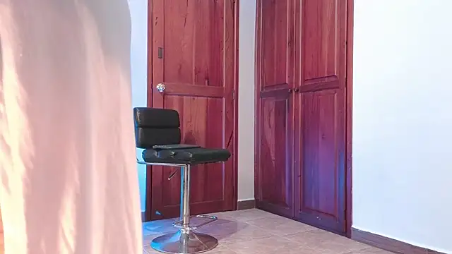 AGATHAA WHITE online show from November 21, 2025, 11:53 am