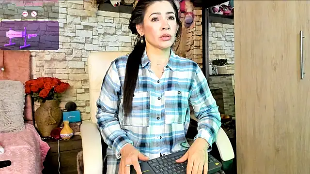 Snapshot of Carla_expit chatting on May 6, 2026, 12:19 am Carla expit online show from May 6, 2026, 12:19 am