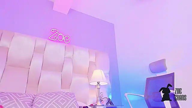 Zoe Evans  online show from December 2, 2024, 3:25 pm