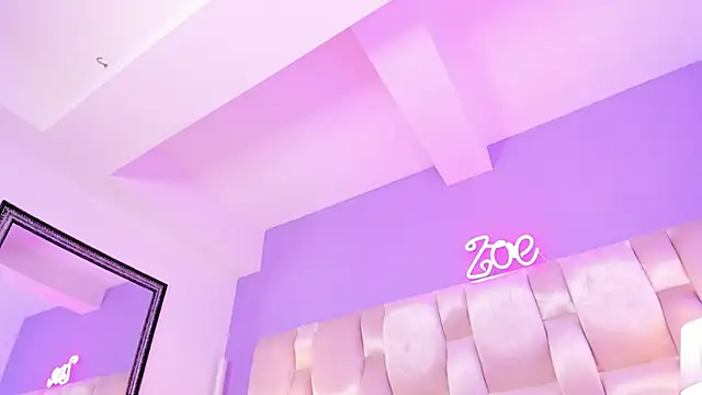 Zoe Evans  online show from December 4, 2024, 3:32 pm