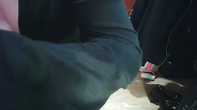 cindy01113520 online show from February 6, 2025, 2:37 pm