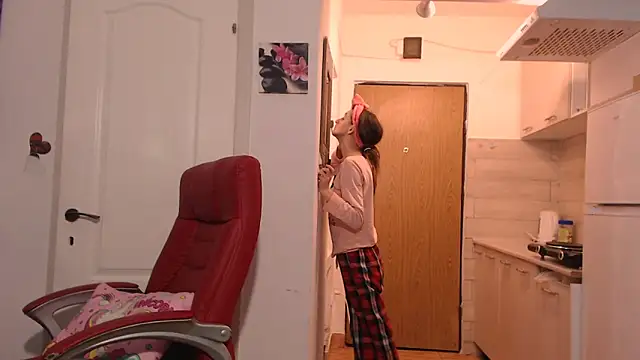 simyhvn online show from February 10, 2026, 5:11 am