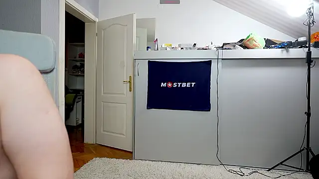 foxeslovefoxes online show from December 6, 2024, 2:38 pm