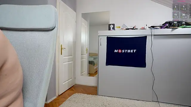 foxeslovefoxes online show from December 7, 2024, 2:24 pm