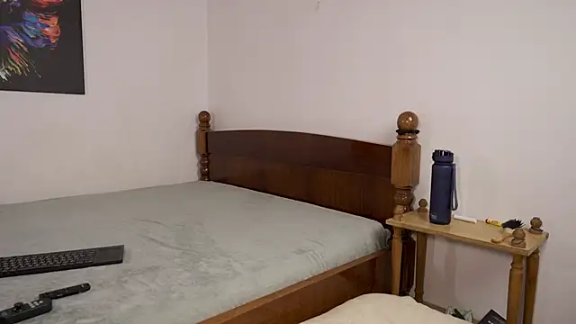 foxeslovefoxes online show from October 30, 2025, 3:46 pm