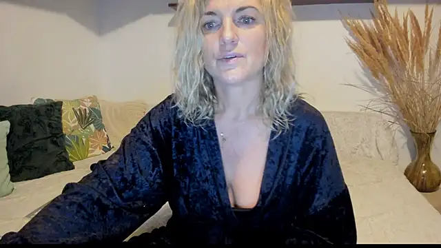 Jadore able online show from October 28, 2025, 2:37 am