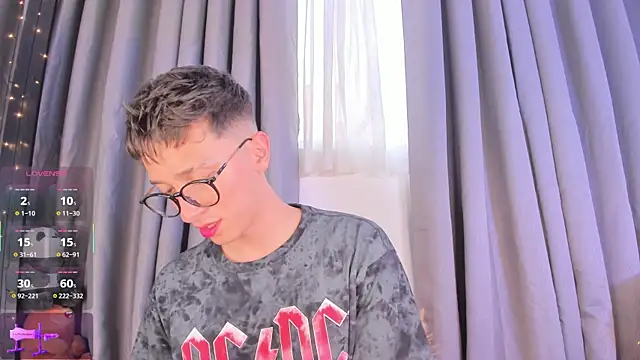 Thiago jones online show from October 6, 2025, 9:45 pm