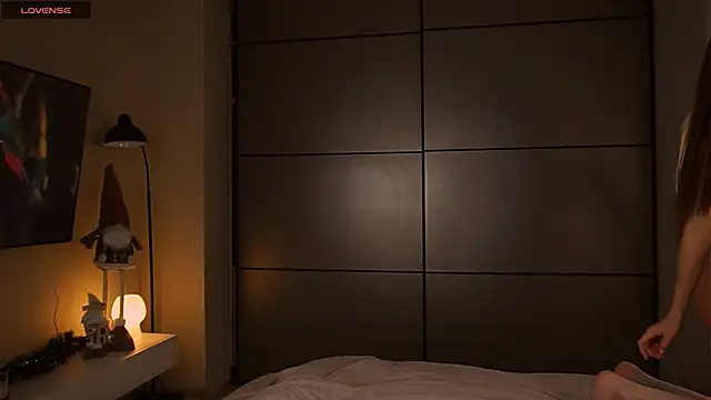  Miss Johansson  online show from December 19, 2024, 8:34 am