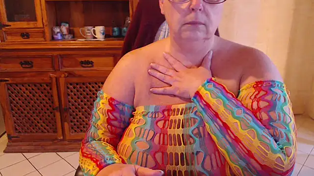 MISS LINDAH online show from April 4, 2026, 5:27 am