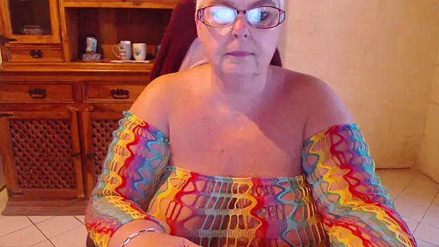 MISS LINDAH online show from June 4, 2026, 4:40 am