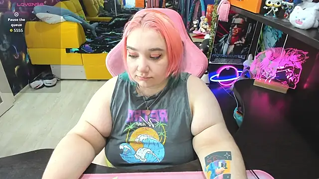 Softie Sofy online show from December 17, 2025, 2:17 am