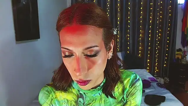 Kenisha Sweet online show from April 8, 2026, 10:32 pm