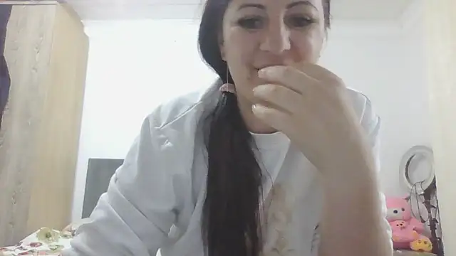 Snapshot of Naughtyredd chatting on May 21, 2026, 10:44 am Naughtyredd online show from May 21, 2026, 10:44 am