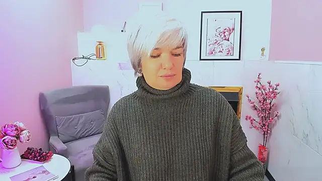 CarmenSoft online show from April 7, 2026, 9:04 pm