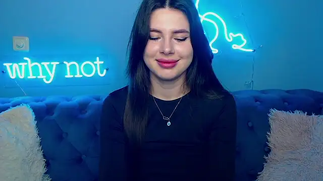 ViollinaLove online show from April 3, 2026, 4:43 am