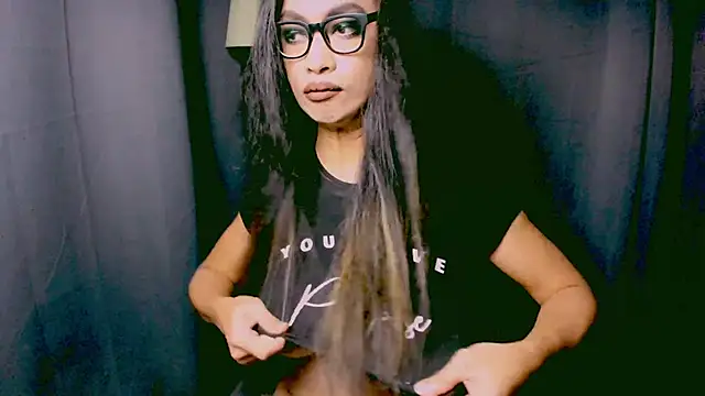 Snapshot of XXsexylongcockXX chatting on December 10, 2024, 7:43 pm XXsexylongcockXX online show from December 10, 2024, 7:43 pm