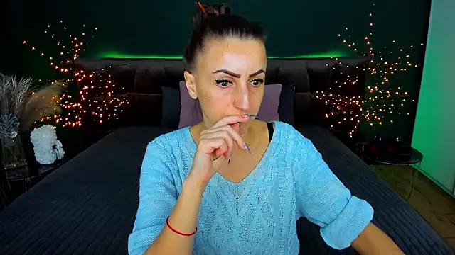 Rebecca Diamond online show from November 17, 2025, 6:41 am