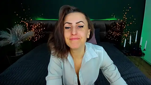 Rebecca Diamond online show from February 4, 2026, 5:57 am