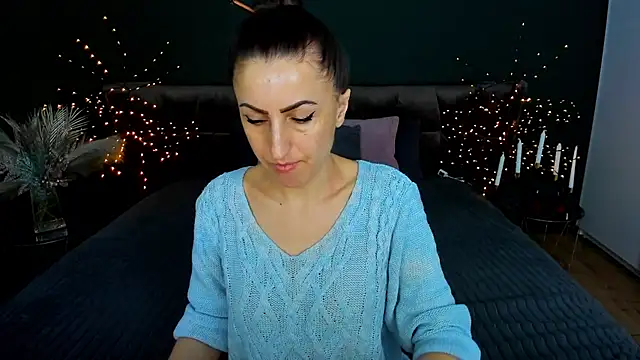 Rebecca Diamond online show from February 16, 2026, 6:42 am