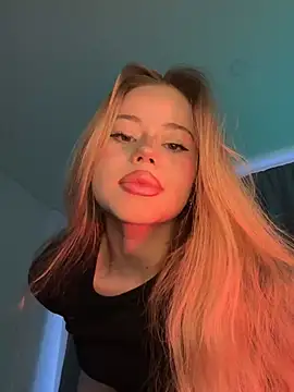 curchez  online show from February 12, 2025, 8:40 pm