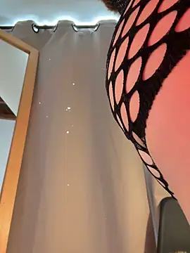 curchez  online show from September 23, 2025, 7:50 pm