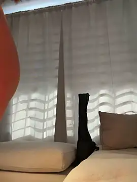 curchez  online show from September 24, 2025, 7:39 pm