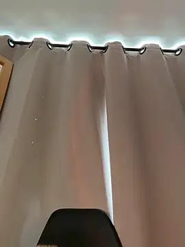 curchez  online show from November 21, 2025, 5:11 pm