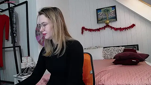 CindyJonson online show from February 13, 2025, 7:24 am