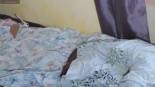 CindyJonson online show from April 18, 2026, 5:44 am