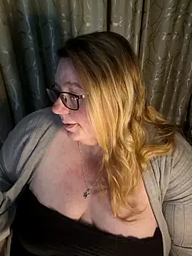 Iceprincess2bad4u online show from June 26, 2026, 6:34 pm