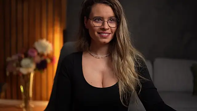 BrandyWhite online show from December 4, 2025, 6:01 am