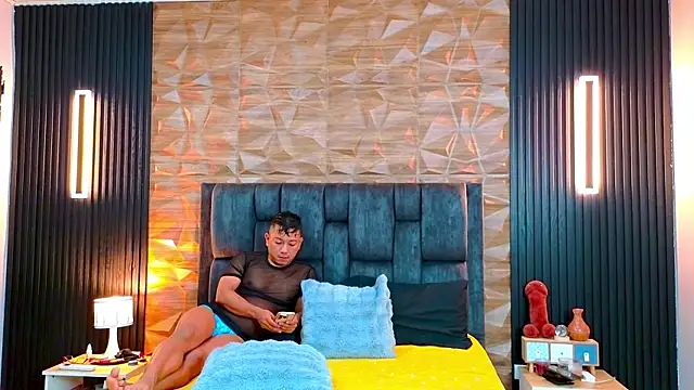 Snapshot of FelipeAndMarcello3 chatting on July 18, 2026, 3:05 pm FelipeAndMarcello3 online show from July 18, 2026, 3:05 pm