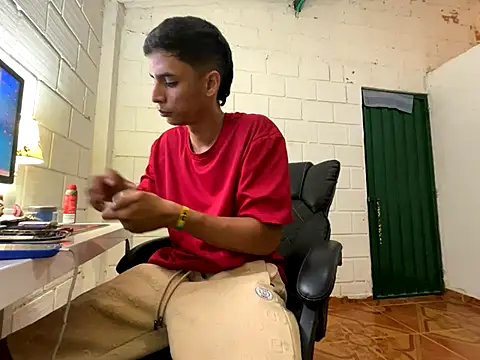 Max TheHorseDick online show from November 12, 2025, 5:46 pm