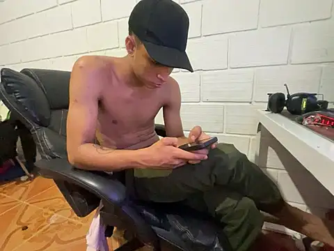 Max TheHorseDick online show from February 12, 2026, 4:18 am