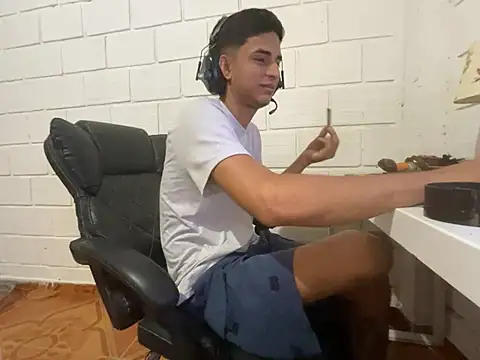 Max TheHorseDick online show from March 4, 2026, 6:25 pm