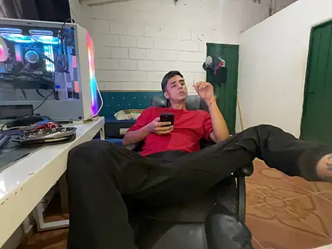 Max TheHorseDick online show from April 4, 2026, 7:44 pm