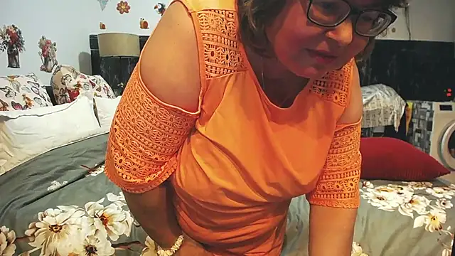 Snapshot of SweetMommaX chatting on April 28, 2026, 8:03 pm SweetMommaX online show from April 28, 2026, 8:03 pm