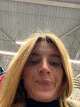 -AngelAri- online show from September 30, 2025, 9:09 pm