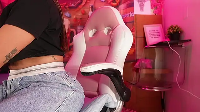 Snapshot of mssburbuja chatting on September 27, 2025, 3:11 am mssburbuja online show from September 27, 2025, 3:11 am