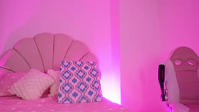 Snapshot of mssburbuja chatting on October 28, 2025, 3:21 am mssburbuja online show from October 28, 2025, 3:21 am