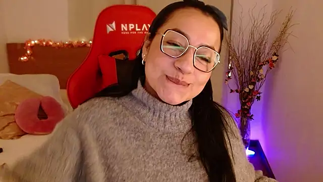 lucy luu  online show from December 4, 2024, 11:35 pm