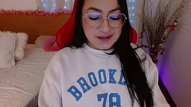 lucy luu  online show from March 5, 2025, 7:27 pm