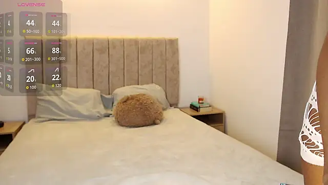 Maya Lewis online show from October 20, 2025, 9:37 pm