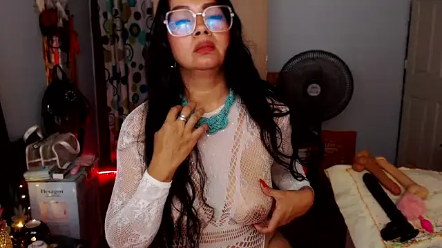 Snapshot of RUBII-ADAMS chatting on May 8, 2026, 2:44 pm RUBII-ADAMS online show from May 8, 2026, 2:44 pm