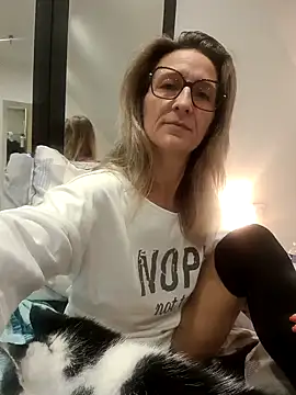 dancing sexy doll online show from October 21, 2025, 7:47 pm